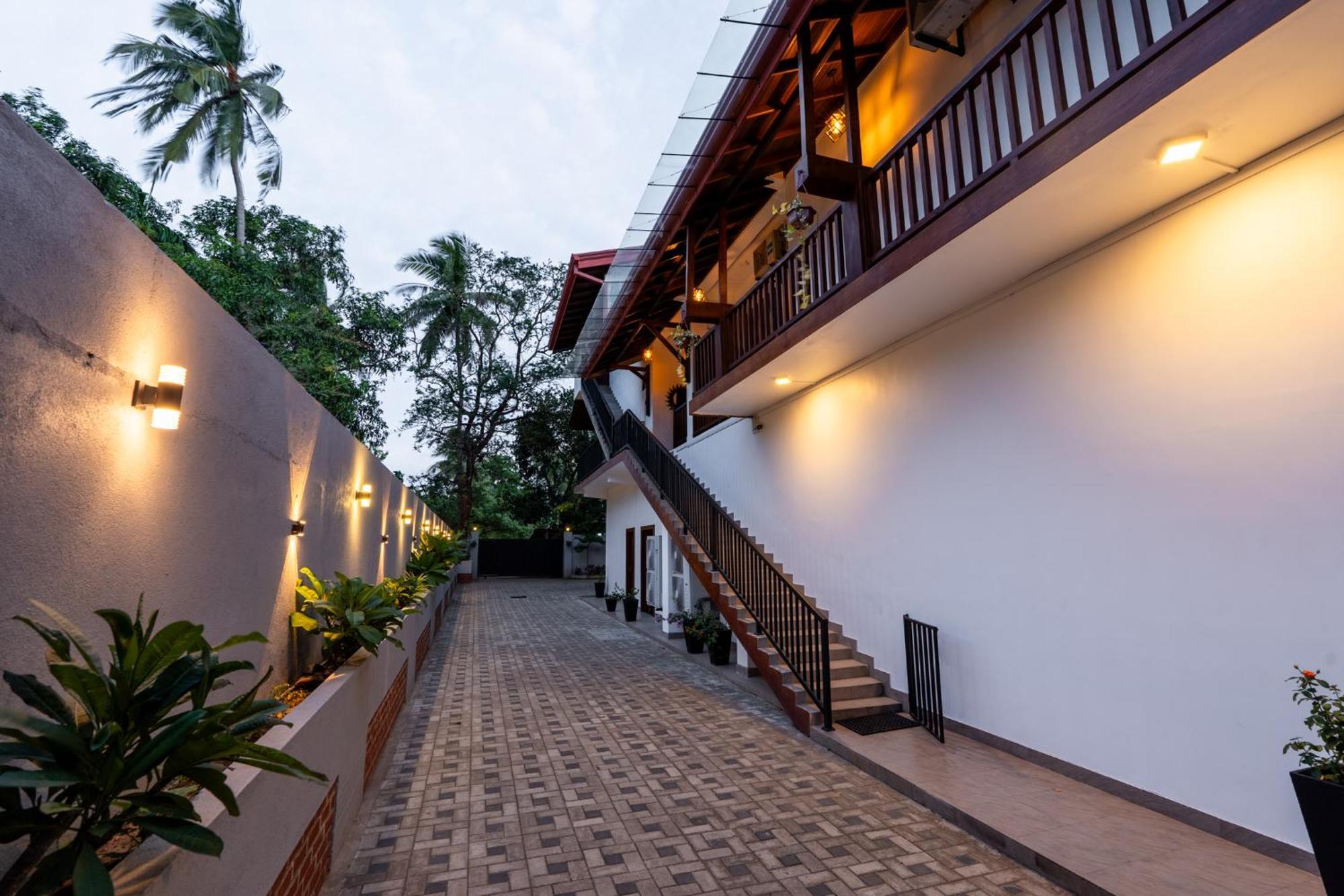 Golden Stars Hotel Dambulla Exterior foto